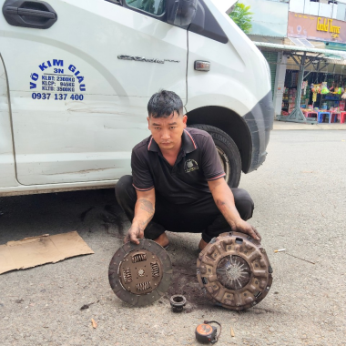 Dịch vụ sửa chữa ôtô lưu động kích bình lưu động khu vực Ngã Tư quán đôi thời gian làm việc 24/24phụ vụ tận nơi 